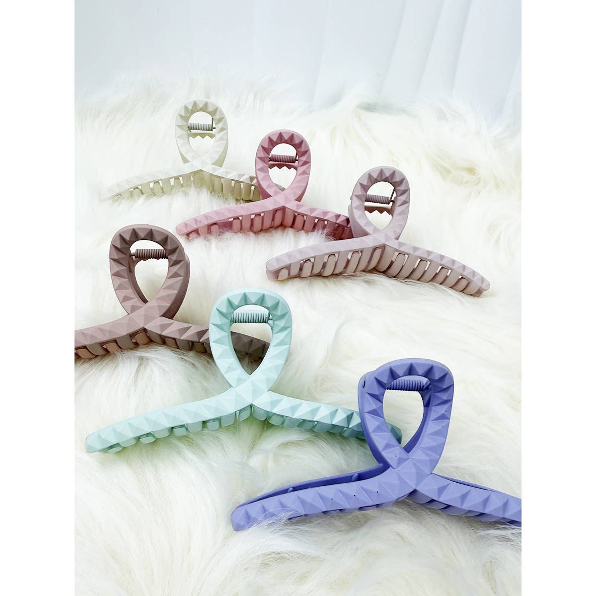 Embossed Loop Shape Jumbo Hair Claw