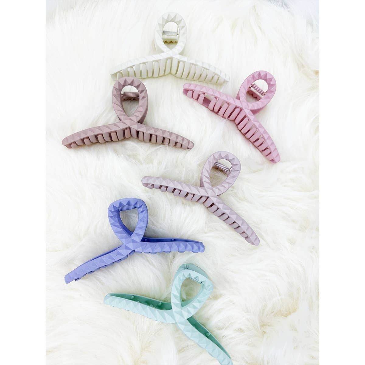 Embossed Loop Shape Jumbo Hair Claw