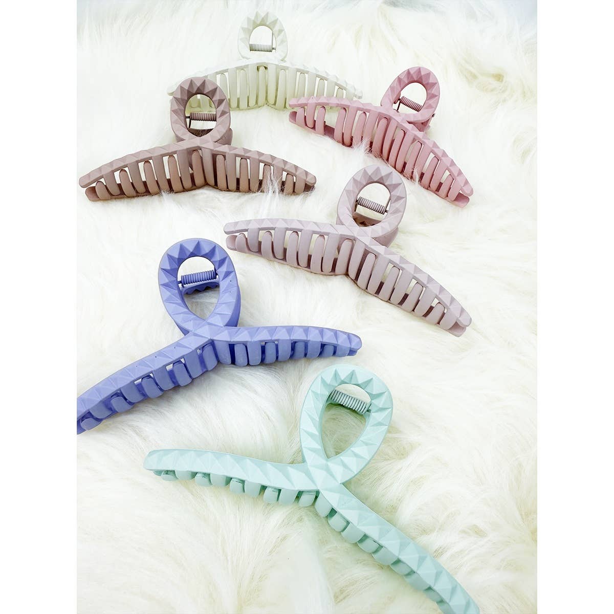 Embossed Loop Shape Jumbo Hair Claw
