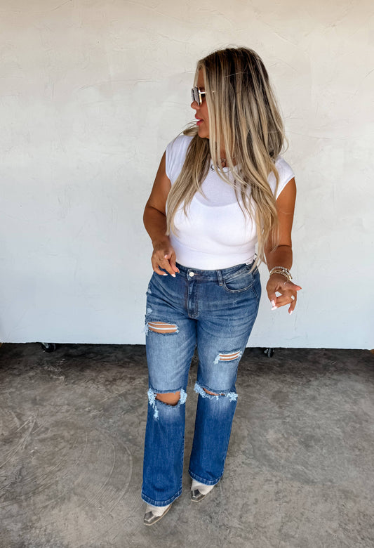 STRAIGHT LEG DISTRESSED JEANS