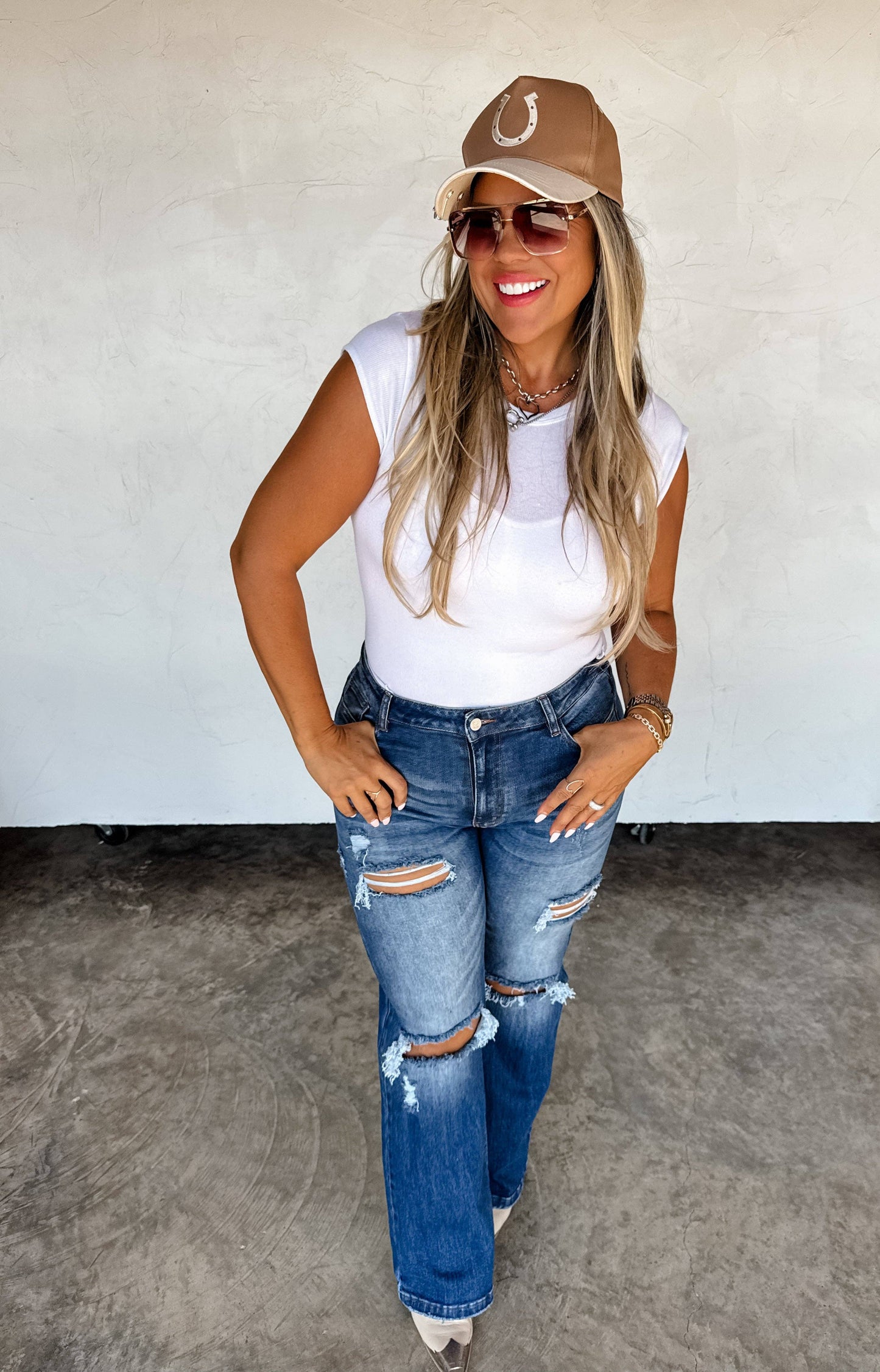 STRAIGHT LEG DISTRESSED JEANS